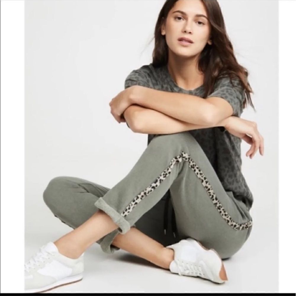 Sundry verde leopard sweatpants size 2